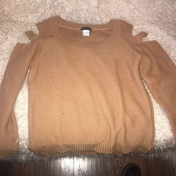 ⭐️Venus cut out shoulder Sweater Size L⭐️ - Picture 4 of 4